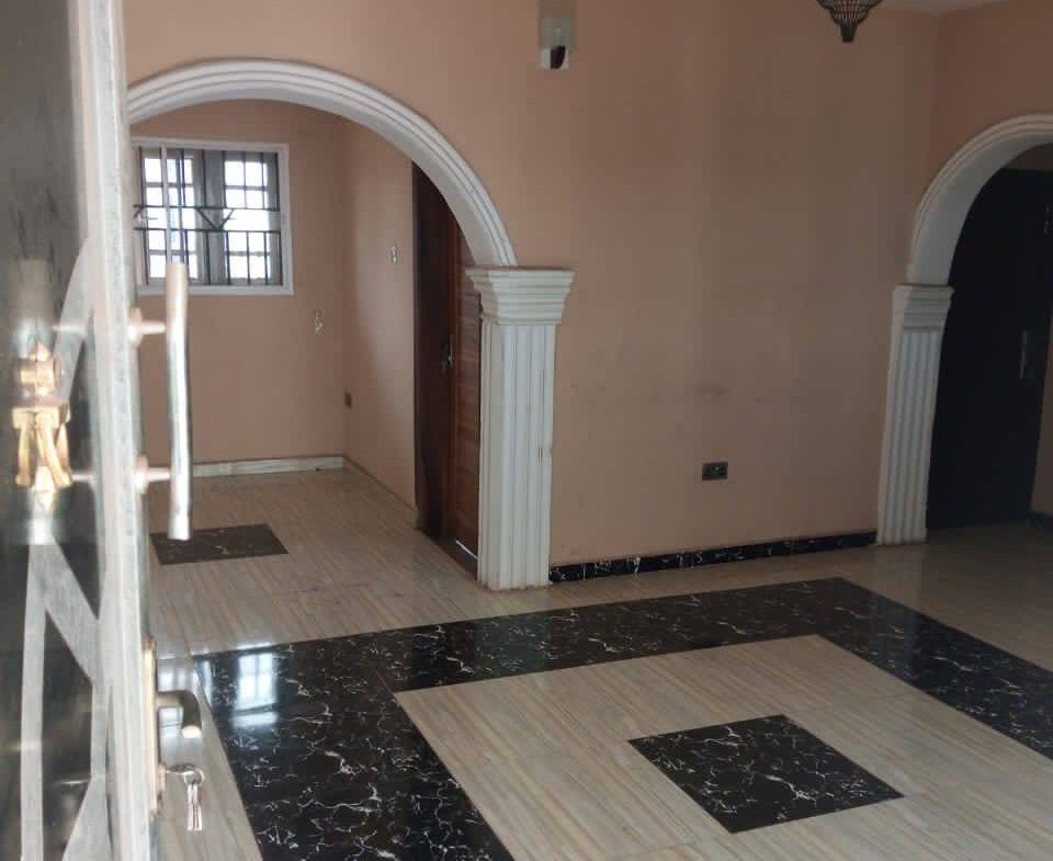 2 Bedroom Flat 08064075537 4