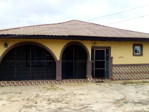 3bedrooms bungalow