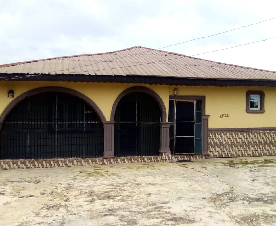 3bedrooms bungalow