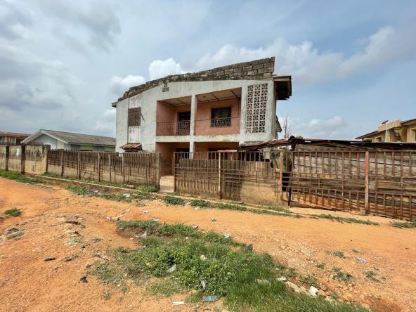 building of 8 rooms